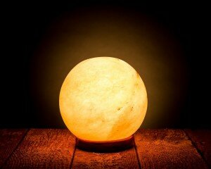 HemingWeigh Rock Salt Sphere Lamp